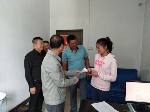 澄合分公司工會(huì)“助學(xué)圓夢(mèng) 愛滿金秋”活動(dòng)暖人心