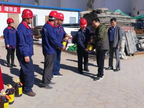 贠公法深入榆北小保當?shù)V施工一線慰問指導(dǎo)工作