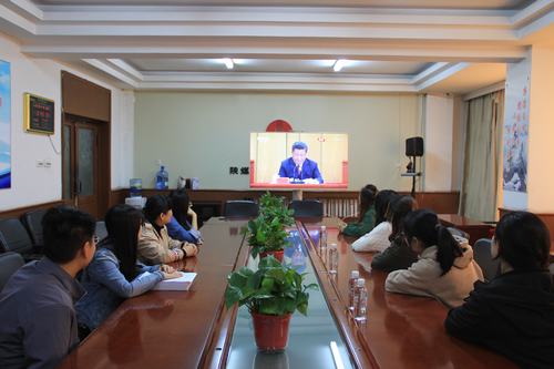 聆聽！思考！奮進(jìn)！我們都是新時(shí)代的“追夢(mèng)人”